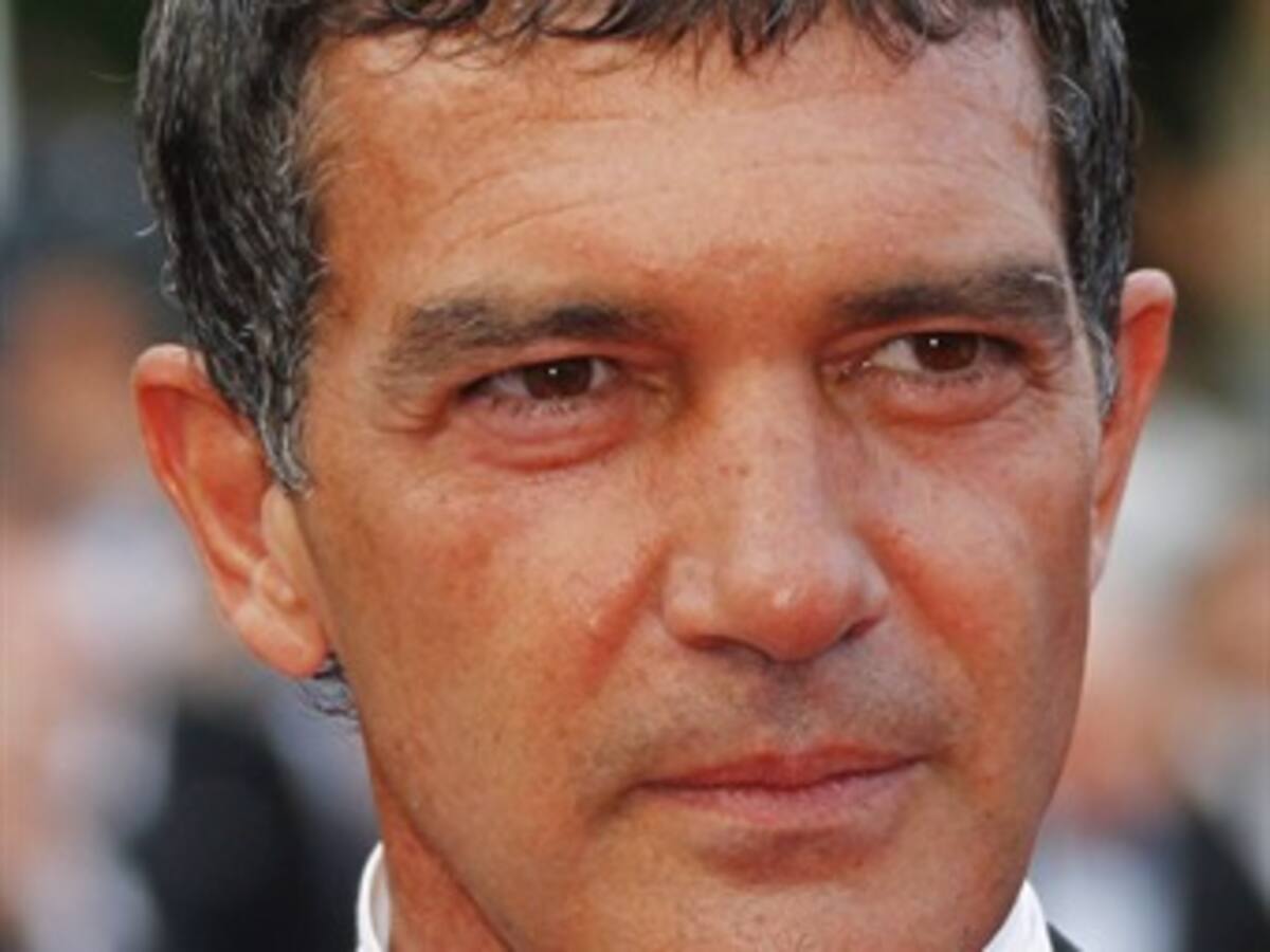 Antonio Banderas enseña a preparar paella en la televisión brasileña