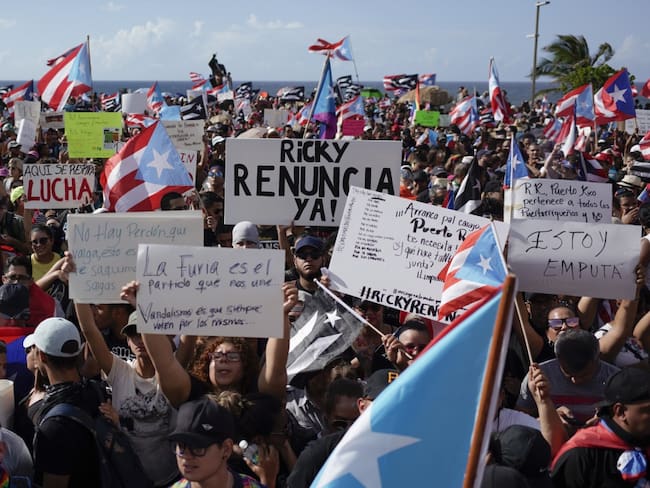 Gobernador de Puerto Rico renuncia a la reeleción durante crisis política