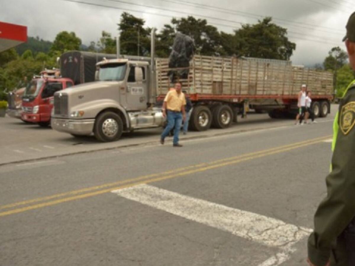 Sigue paro camionero y sus organizadores esperan un diálogo con el Gobierno
