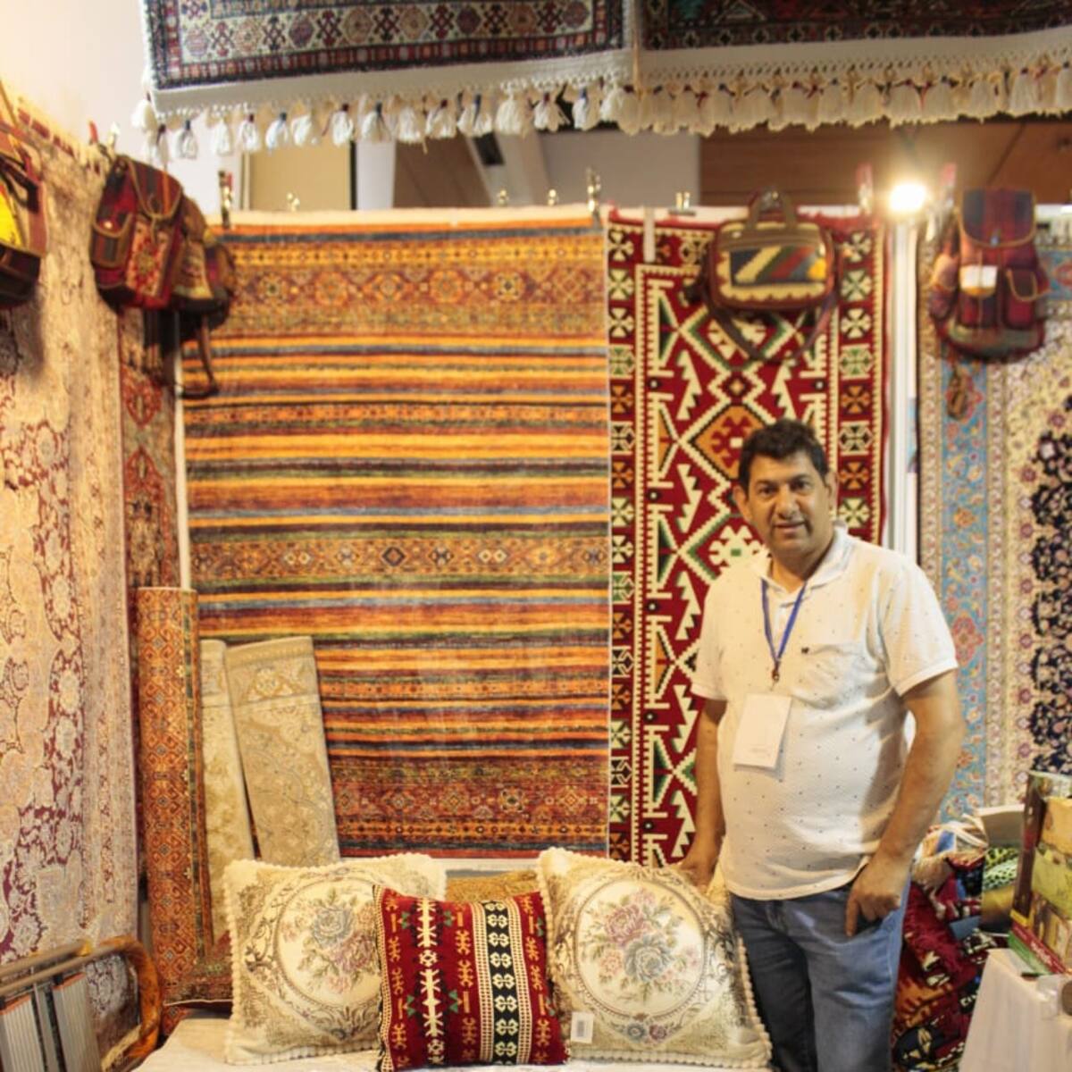 Afganistán es el país invitado en la Exposición Artesanal en el Centro de Convenciones de Armenia