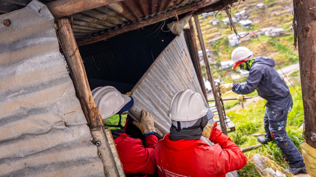 Desmantelan 80 estructuras ilegales deshabitadas en tres localidades de Bogotá