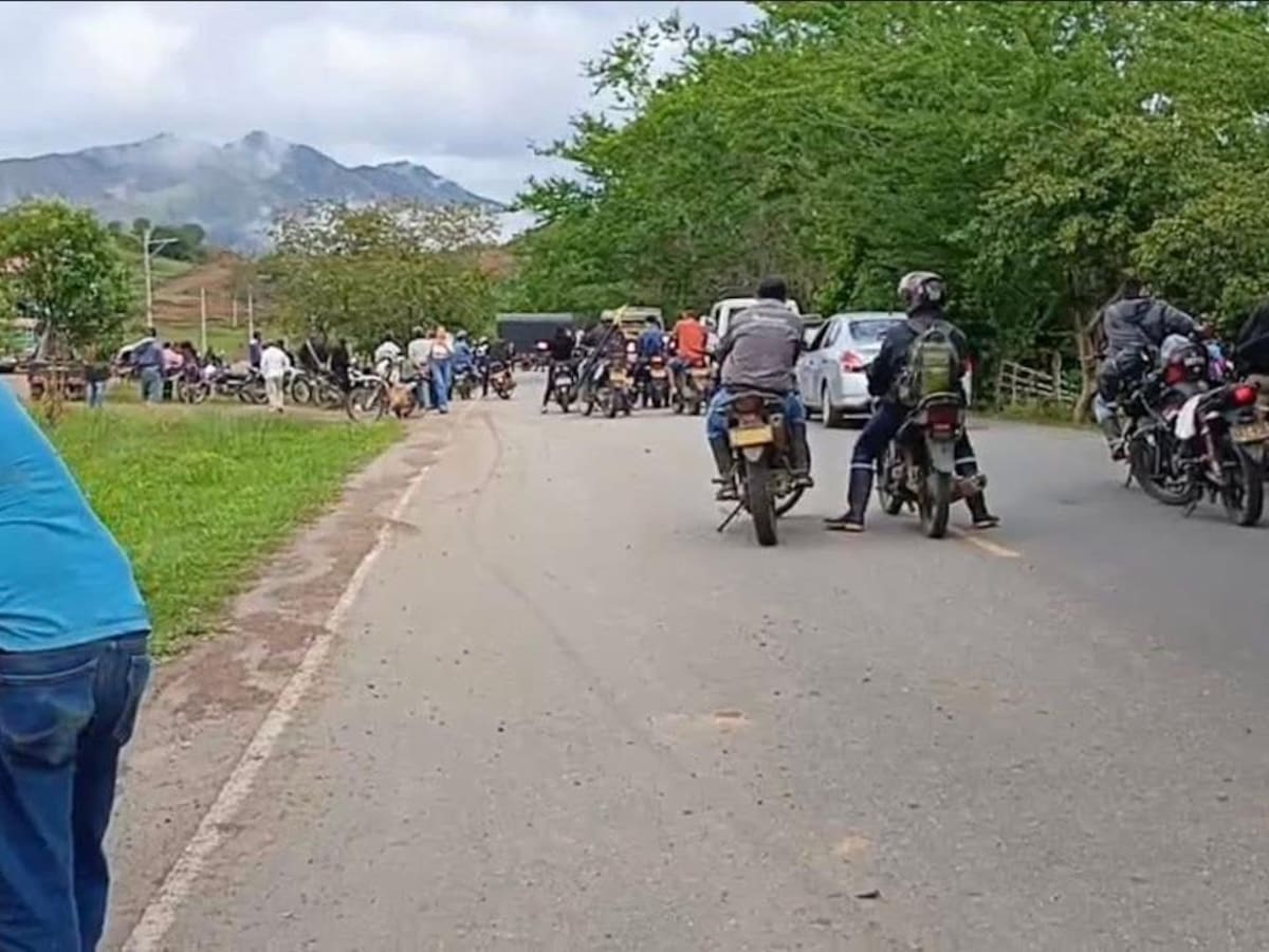 Detonación controlada de cilindro con bandera del ELN genera alerta en La Plata, Huila