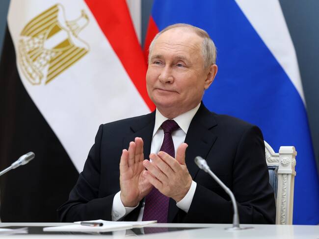 Moscow (Russian Federation), 22/01/2024.- Russian President Vladimir Putin takes part, via videoconference, in the official ceremony for pouring the first concrete into the foundation of power unit 4 at Egypt's El-Dabaa Nuclear Power Plant with the participation of Egyptian President Abdel Fattah al-Sisi, at the Kremlin, in Moscow, Russia, 23 January 2024. (Egipto, Rusia, Moscú) EFE/EPA/GAVRIIL GRIGORIV / SPUTNIK / KREMLIN POOL MANDATORY CREDIT