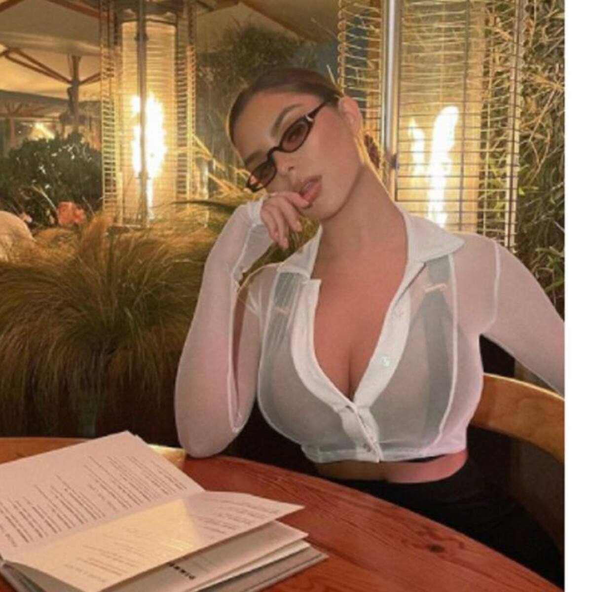 Demi Rose posó totalmente desnuda y no tapó nada para celebrar la Navidad