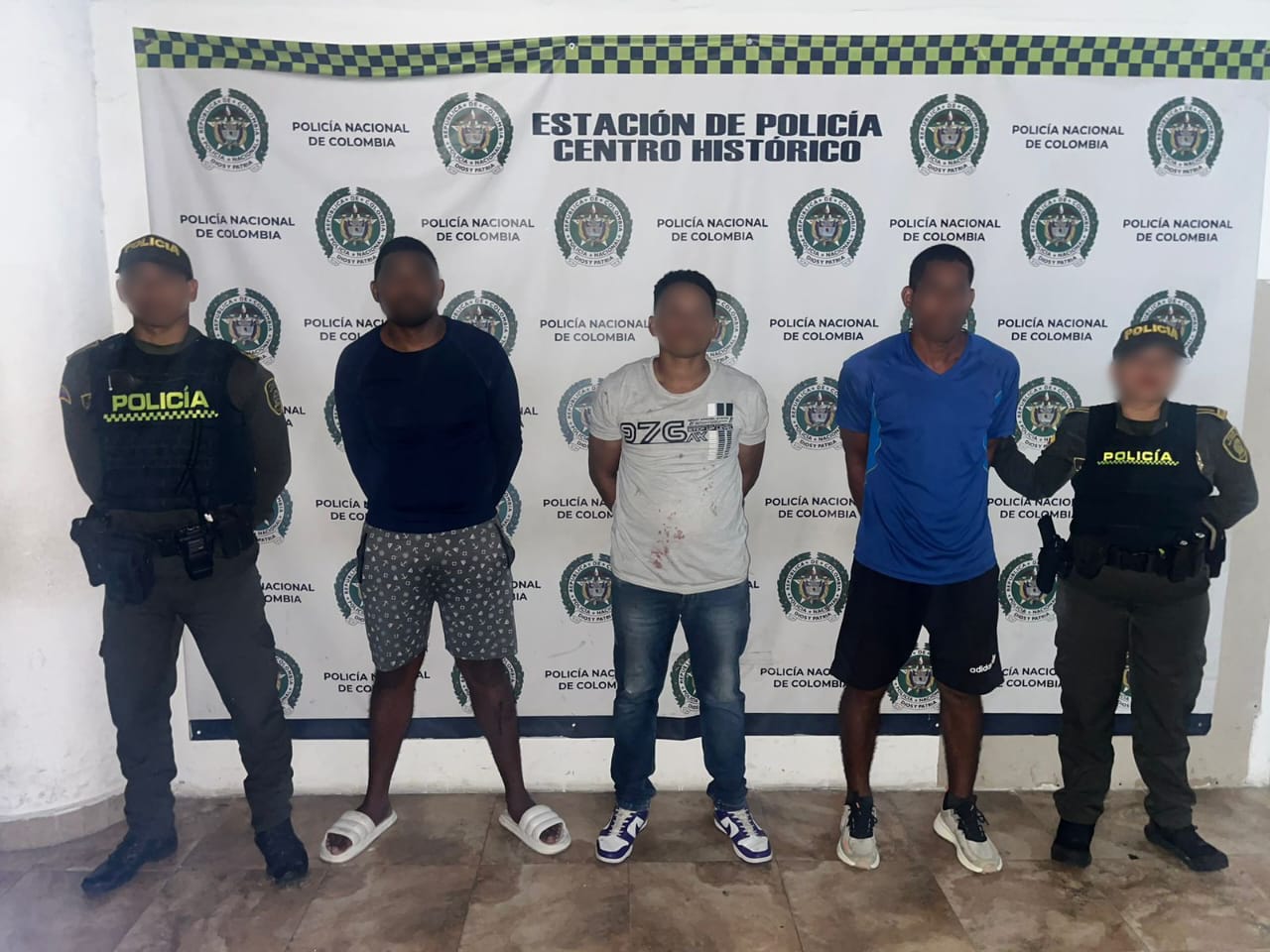 Dos extranjeros y un connacional capturados por violencia contra servidor público