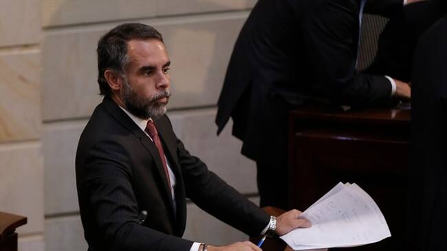 El senador Armando Benedetti intentará incluir una disposición en la Reforma Política para que se permitan las listas en coalición de partidos mayoritarios. Foto: Colprensa