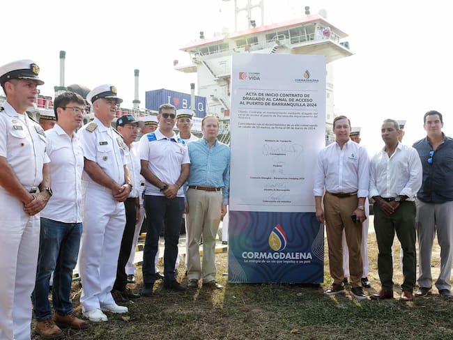 Firma protocolaria del mantenimiento del puerto de Barranquilla./ Foto: Cormagdalena