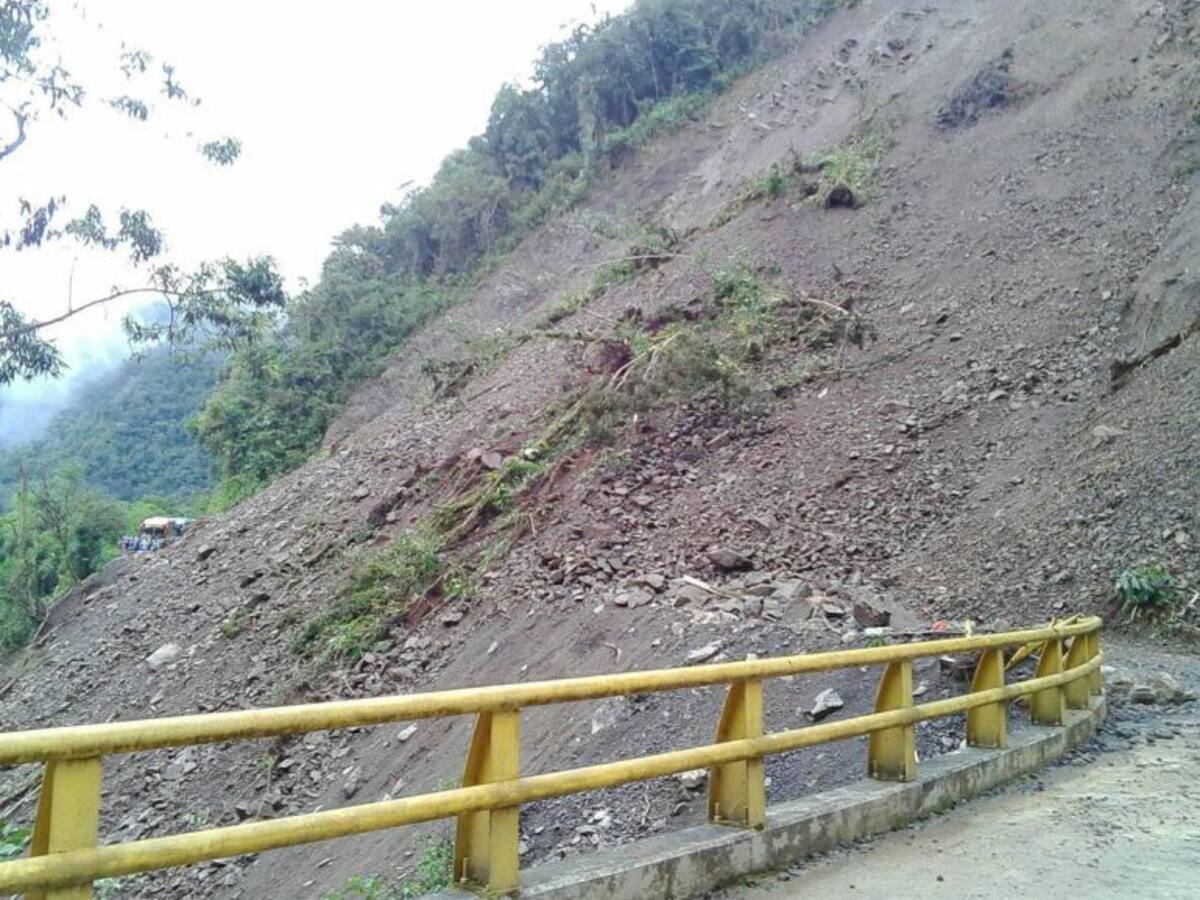 Desabastecimiento en Peque por derrumbe en la vía