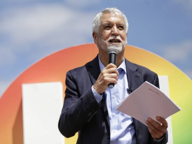 No puedo condenar a Char porque una persona prófuga lo acusa: Enrique Peñalosa