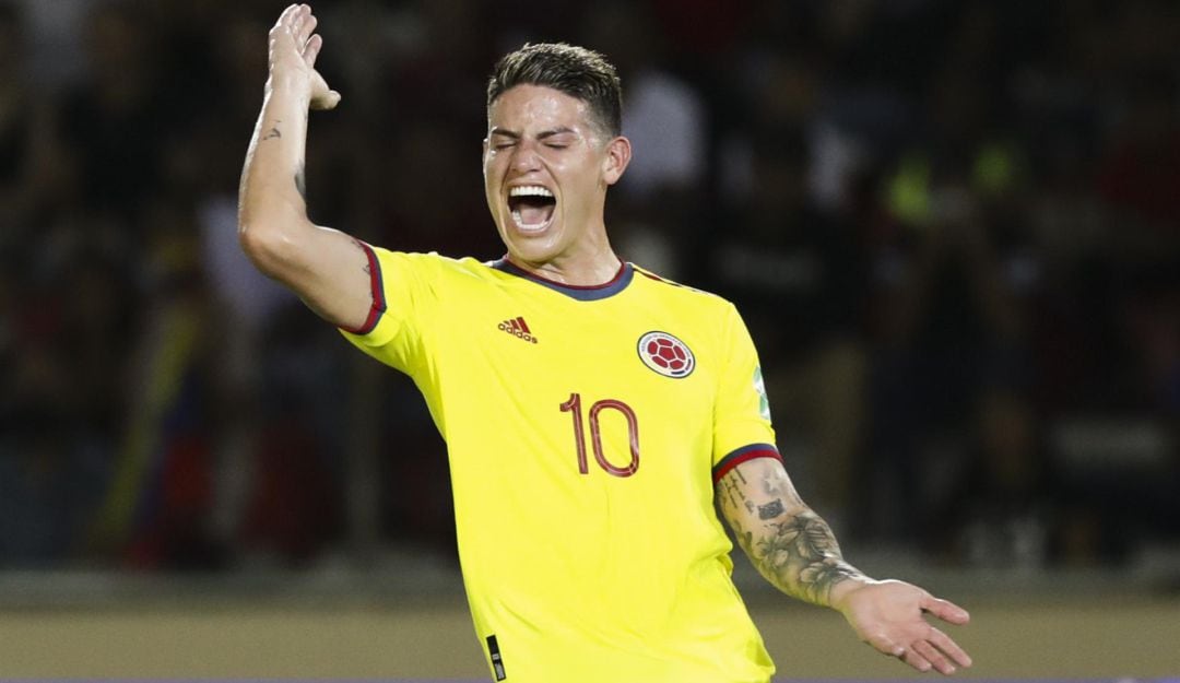 James Rodríguez se lamenta durante el partido entre Venezuela y Colombia.