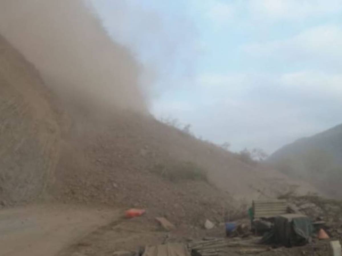 Tras 15 días de cierre habilitan la vía Medellín-Urabá