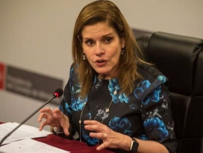 Mercedes Aráoz asume presidencia tras disolución del Congreso peruano