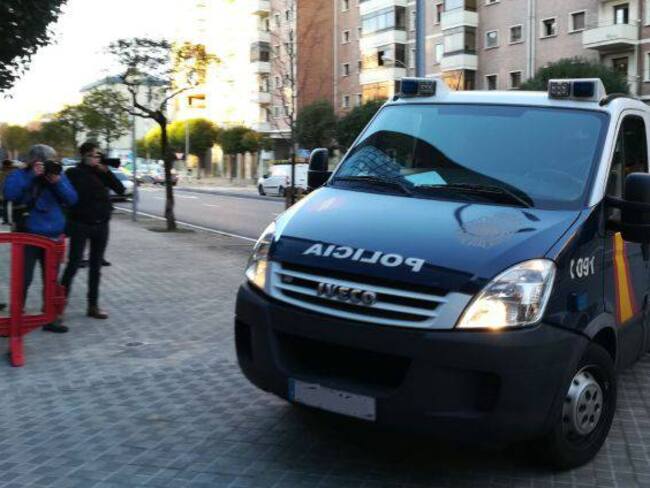 Imagen del furgón que traslada todos los días a los acusados al Palacio de Justicia.