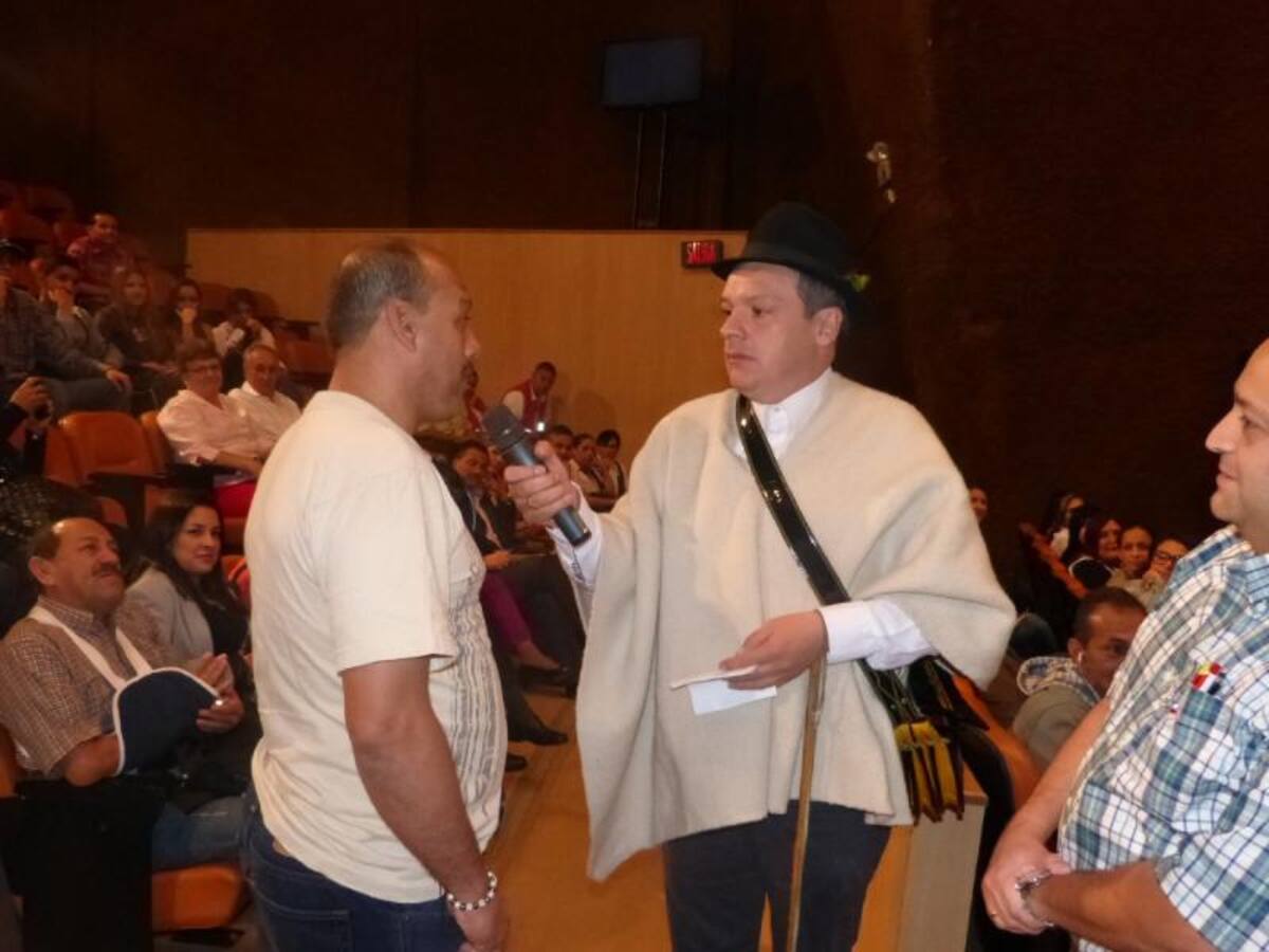 Darío Arizmendi y su equipo desde la ciudad más innovadora del mundo, mostrando lo mejor de Antioquia y sus gentes. Foto: Caracol Radio.