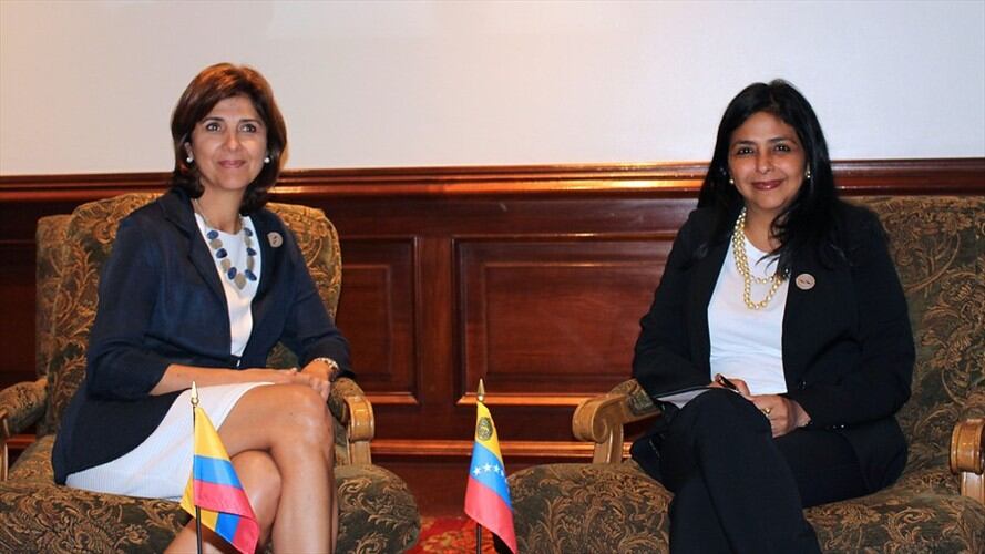 María Ángela Holguín, canciller de Colombia y Delcy Rodríguez, canciller de Venezuela. Foto: Colprensa