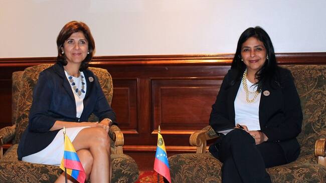 María Ángela Holguín, canciller de Colombia y Delcy Rodríguez, canciller de Venezuela. Foto: Colprensa