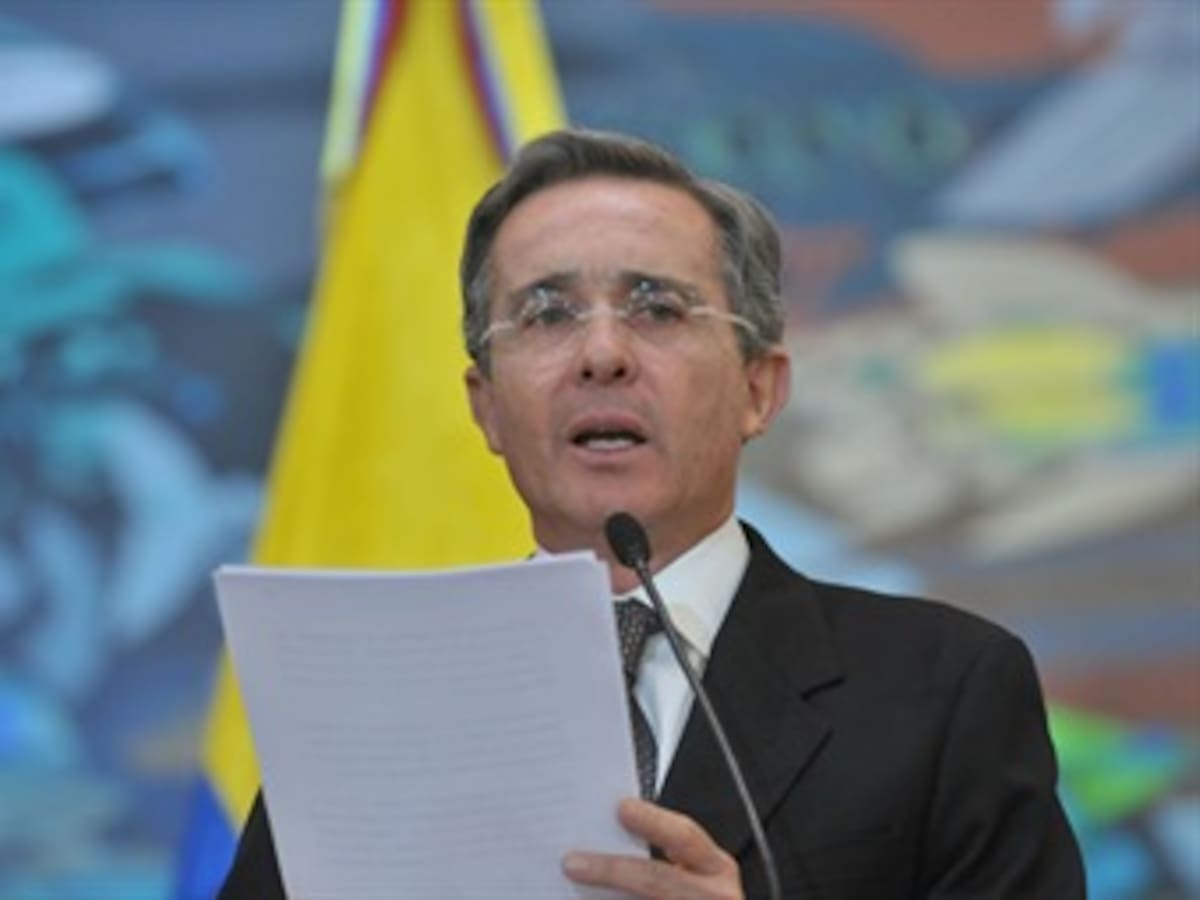 Nos hemos situado en el punto de equilibrio democrático: Uribe