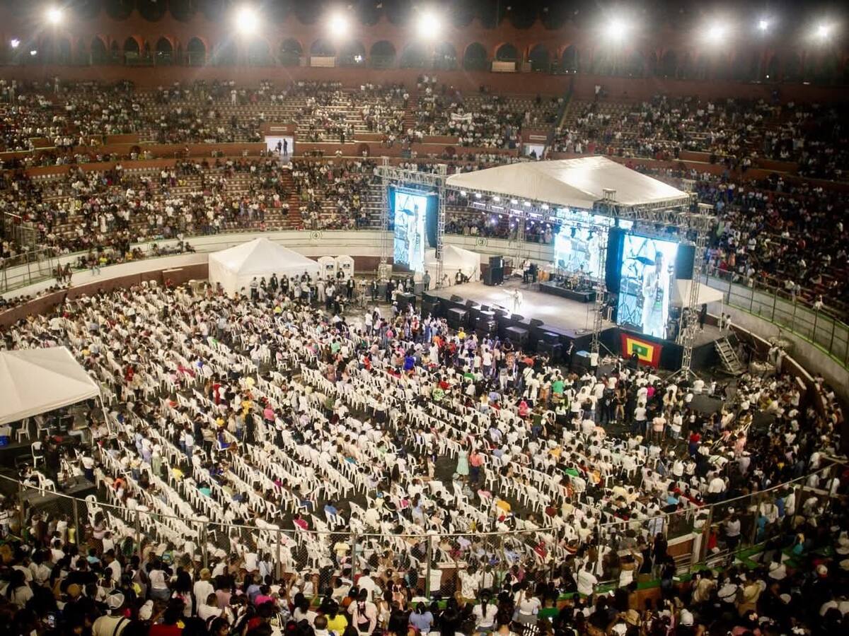 Cartagena vivió avivamiento multitudinario en la Plaza de Todos