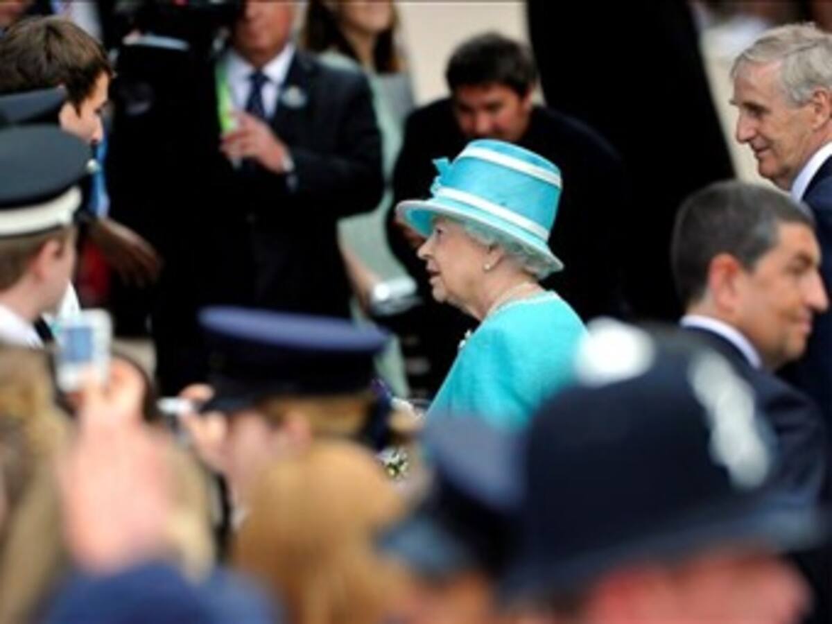 La Reina Isabel II asiste a Wimbledon después de 33 años