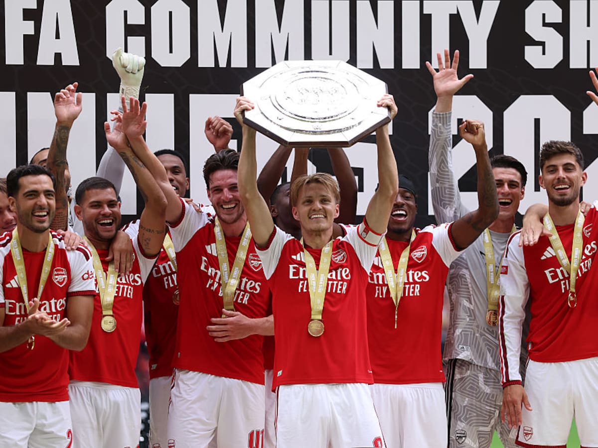 Arsenal goleó al Manchester City en la Community Shield y se quedó con el primer trofeo oficial