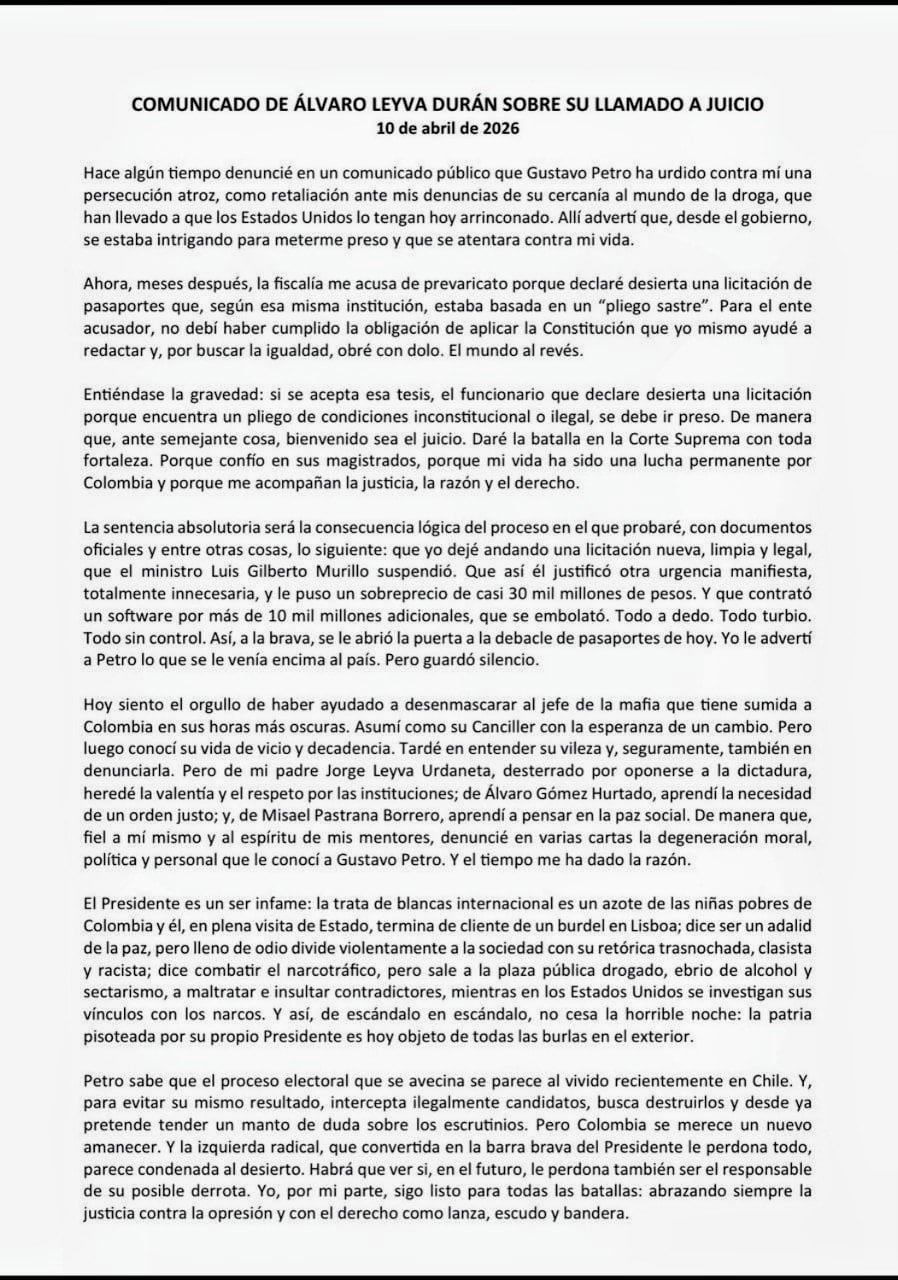 Excanciller Álvaro Leyva responde mediante un comunicado a la decisión de llevarlo a juicio.