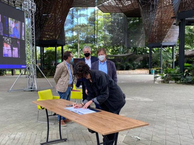 La información que recoge el proceso es entregada a actores que puedan aportar e incidir en la generación de políticas públicas.