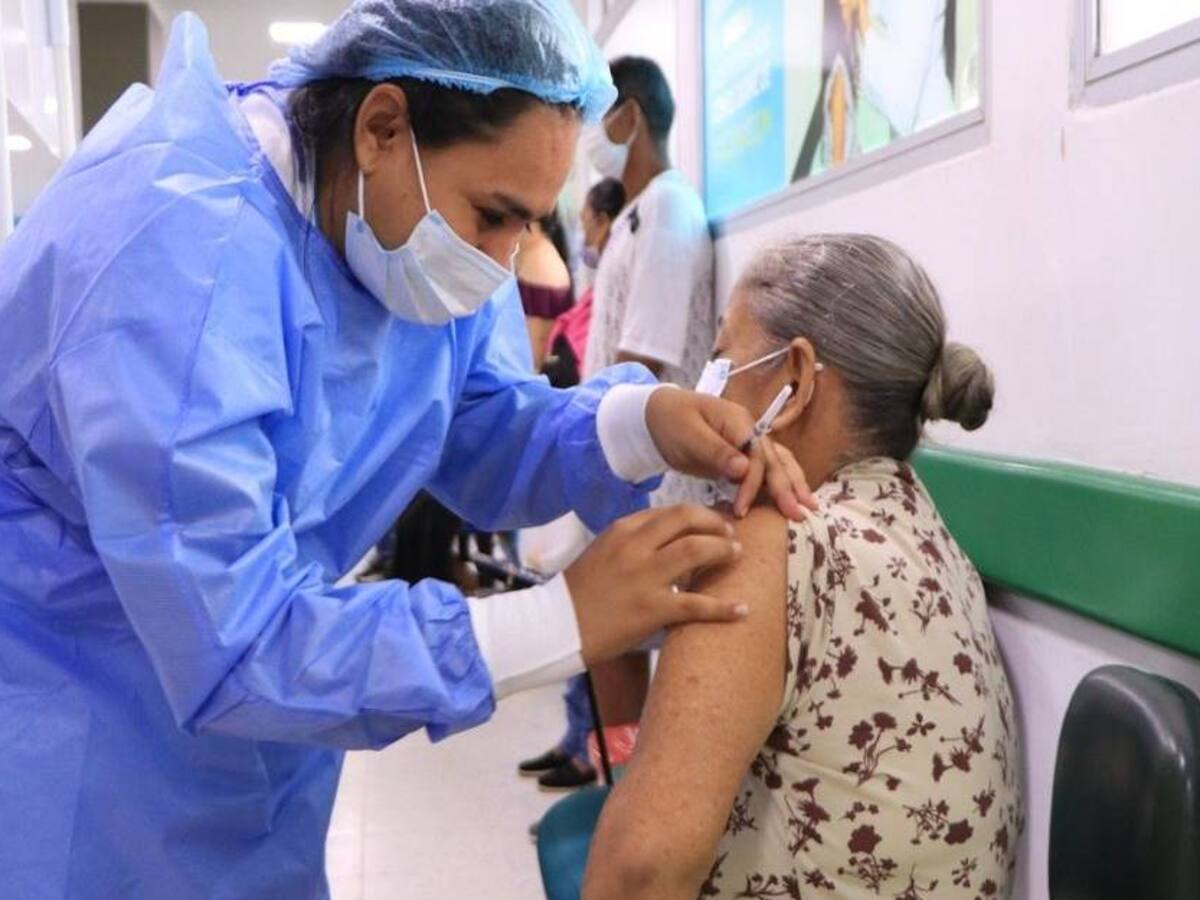 Frente a un nuevo pico del COVID-19, en Montería sigue activa la vacunación
