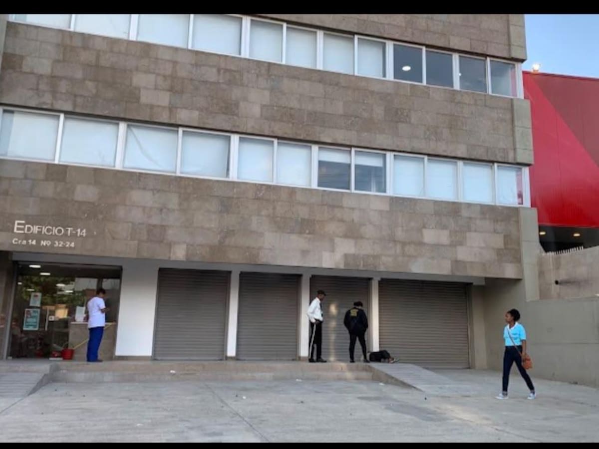 Comerciantes de Cartagena reciben orientación de Bomberos para su Certificado de Seguridad