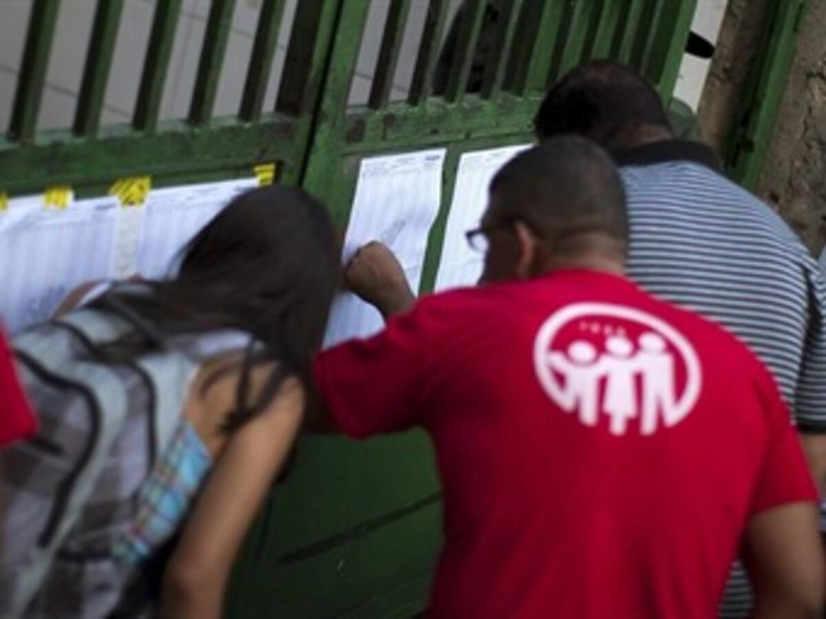 Maduro y Capriles alientan a electores a través de Twitter