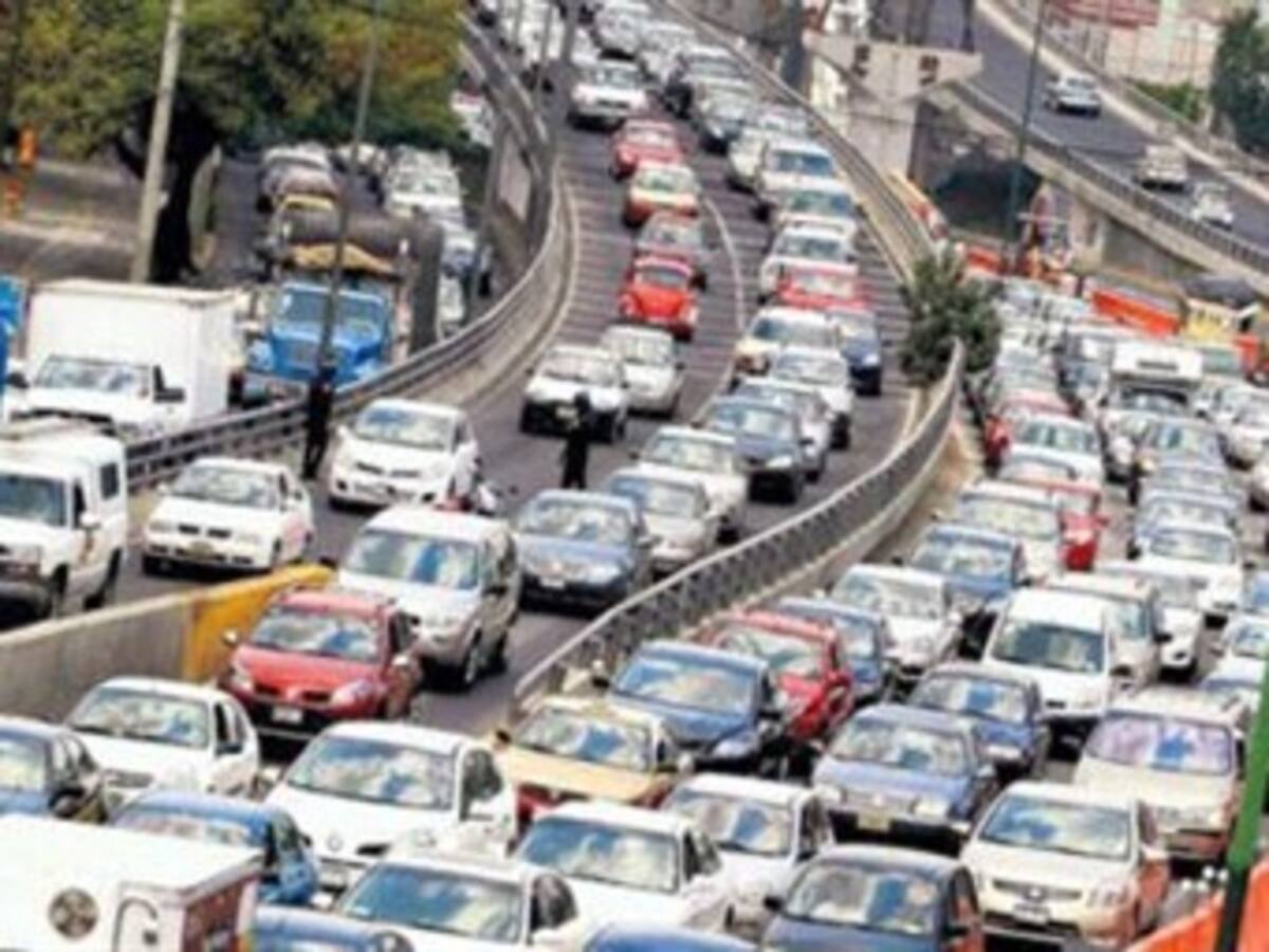 Vías de Colombia colapsarán por falta de medidas para chatarrizar: experto en movilidad