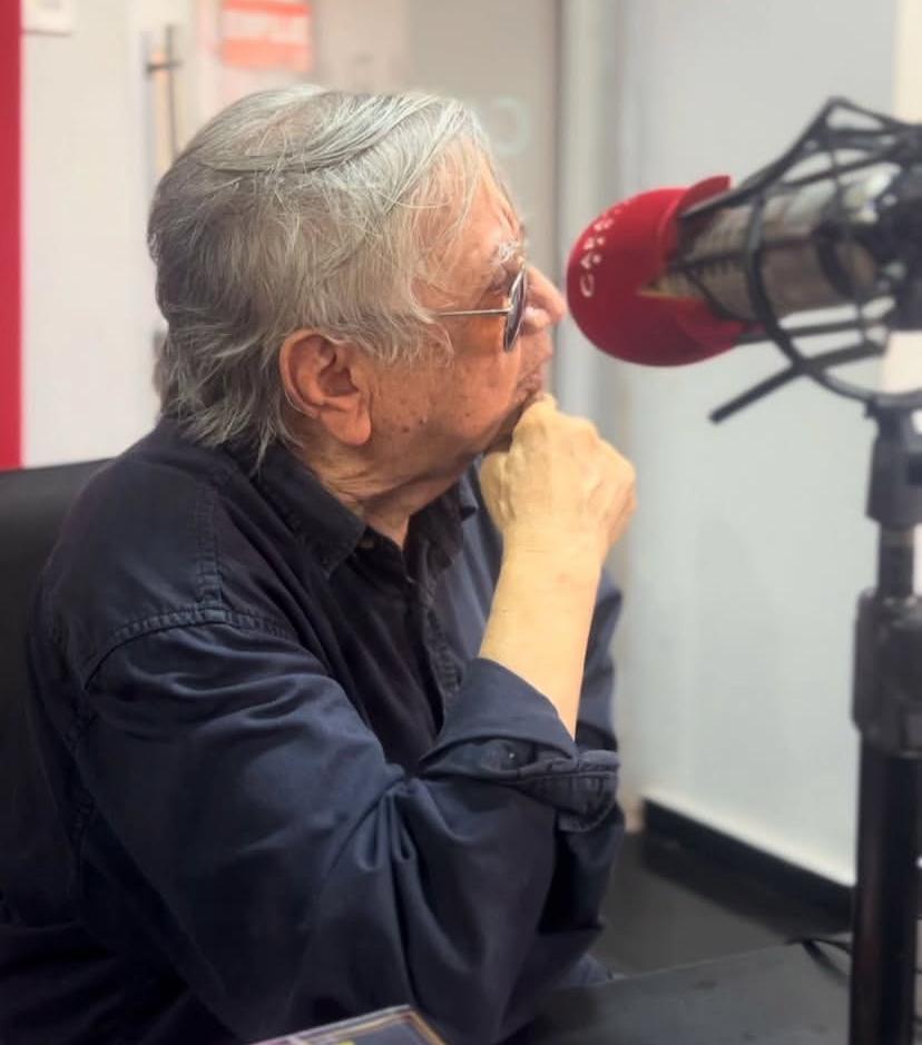 Édgar García Ochoa, ‘Flash’, en los estudios de Caracol Radio.