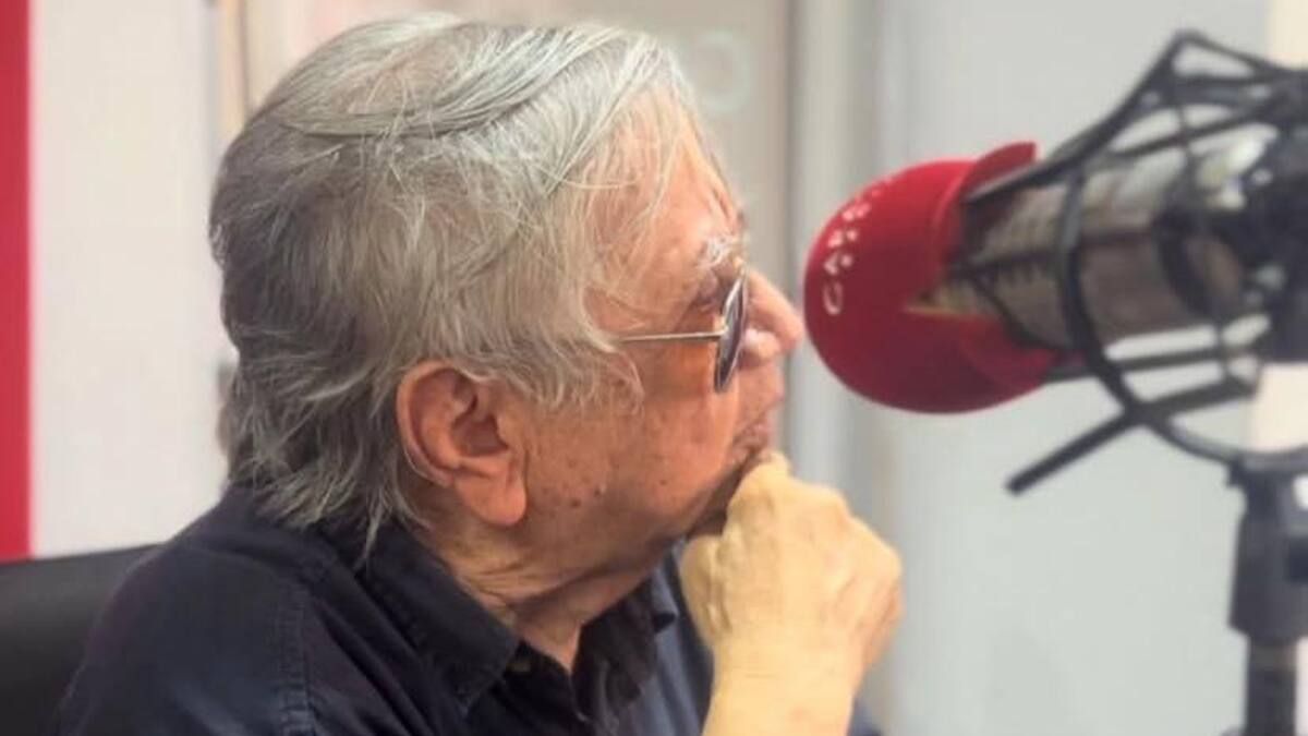 Fallece Édgar García Ochoa ‘Flash’, periodista clave en los primeros pasos de Shakira como artista