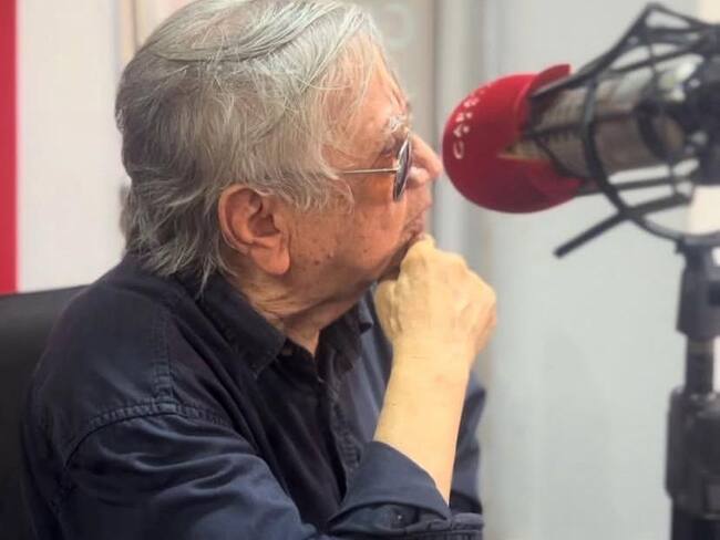 Édgar García Ochoa, ‘Flash’, en los estudios de Caracol Radio.