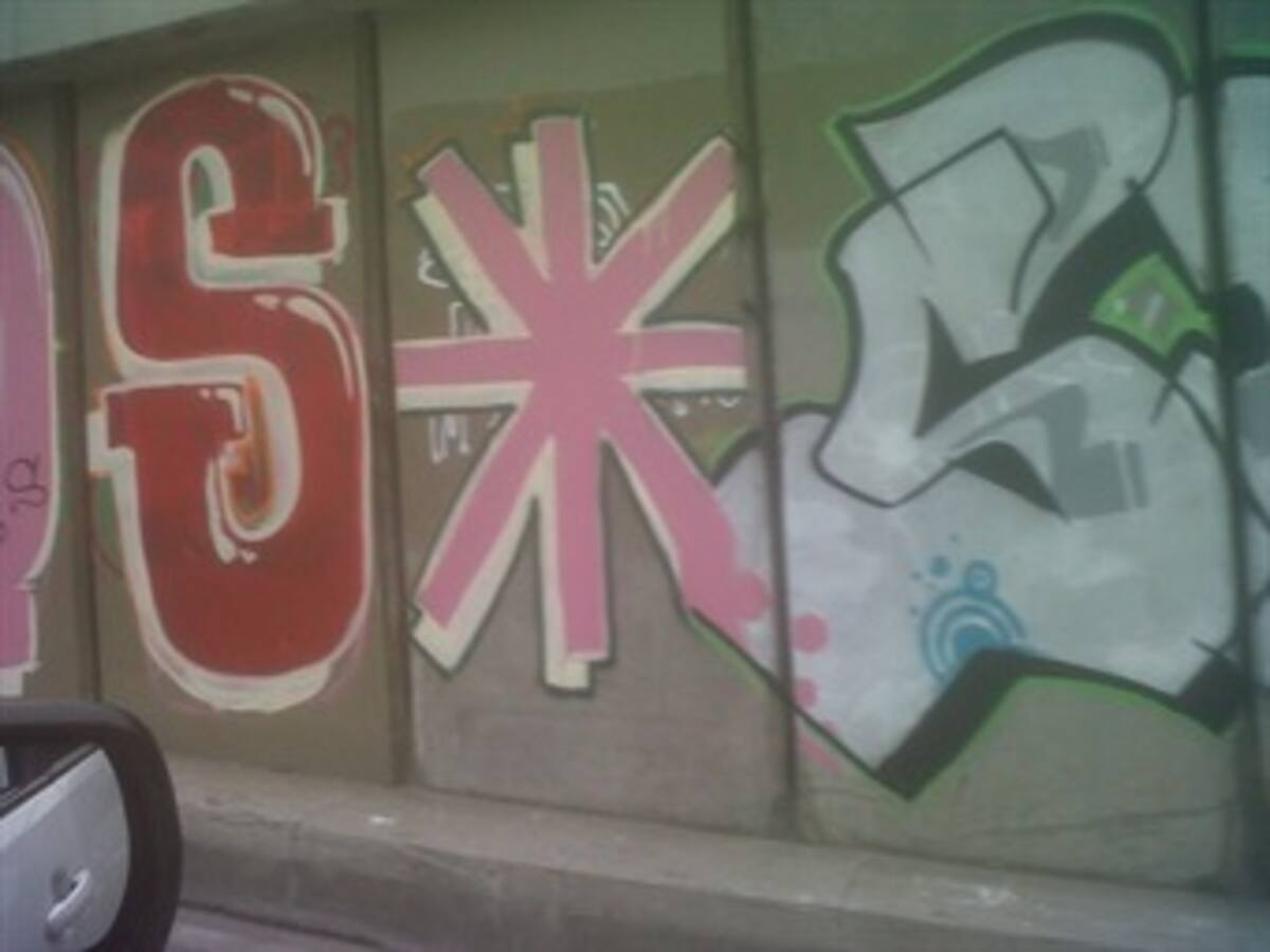 Grafiteros bogotanos pintaron encima de los dibujos de Justin Bieber