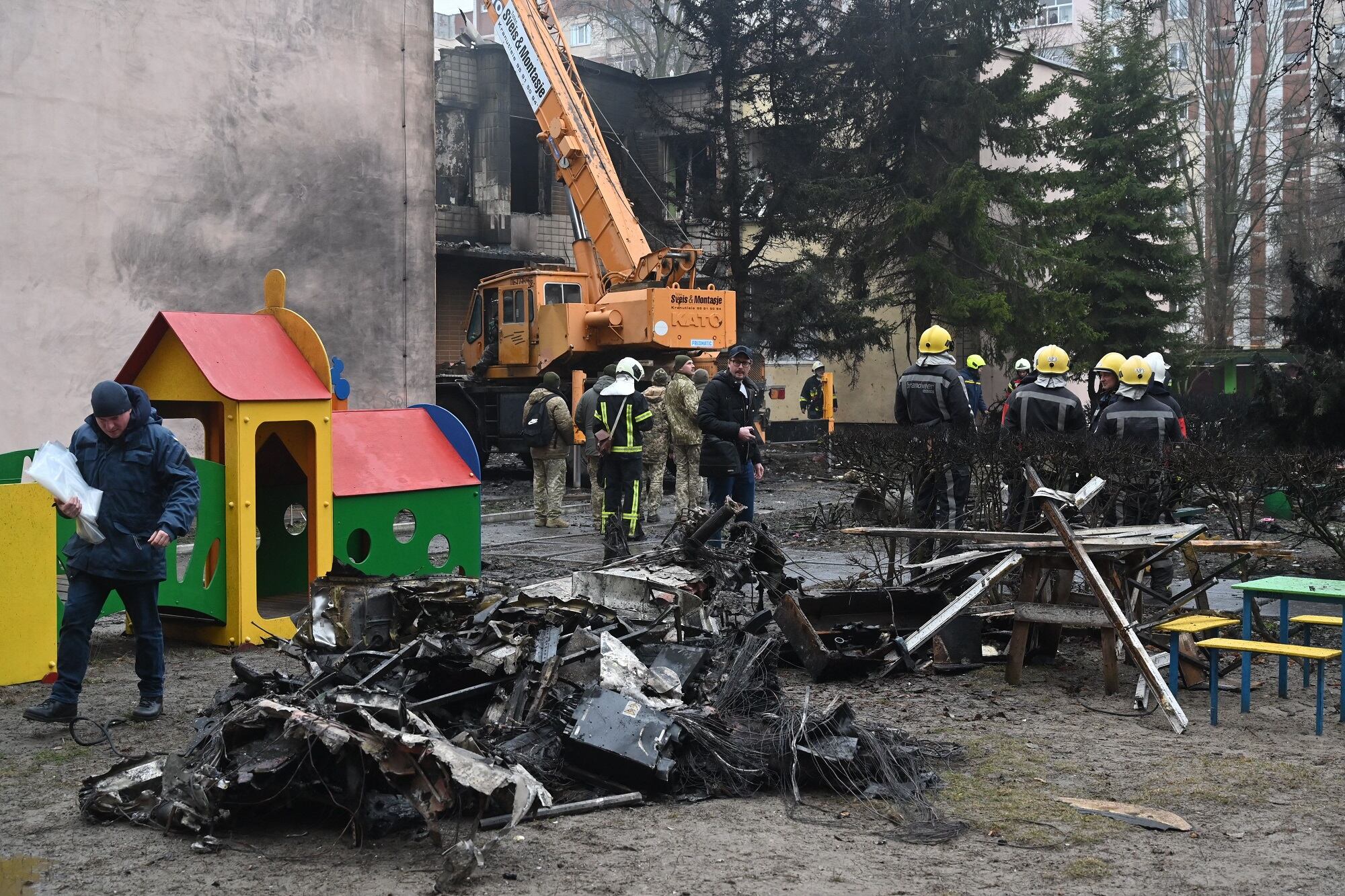 Accidente helicóptero en Kiev. (Photo by SERGEI SUPINSKY/AFP via Getty Images)