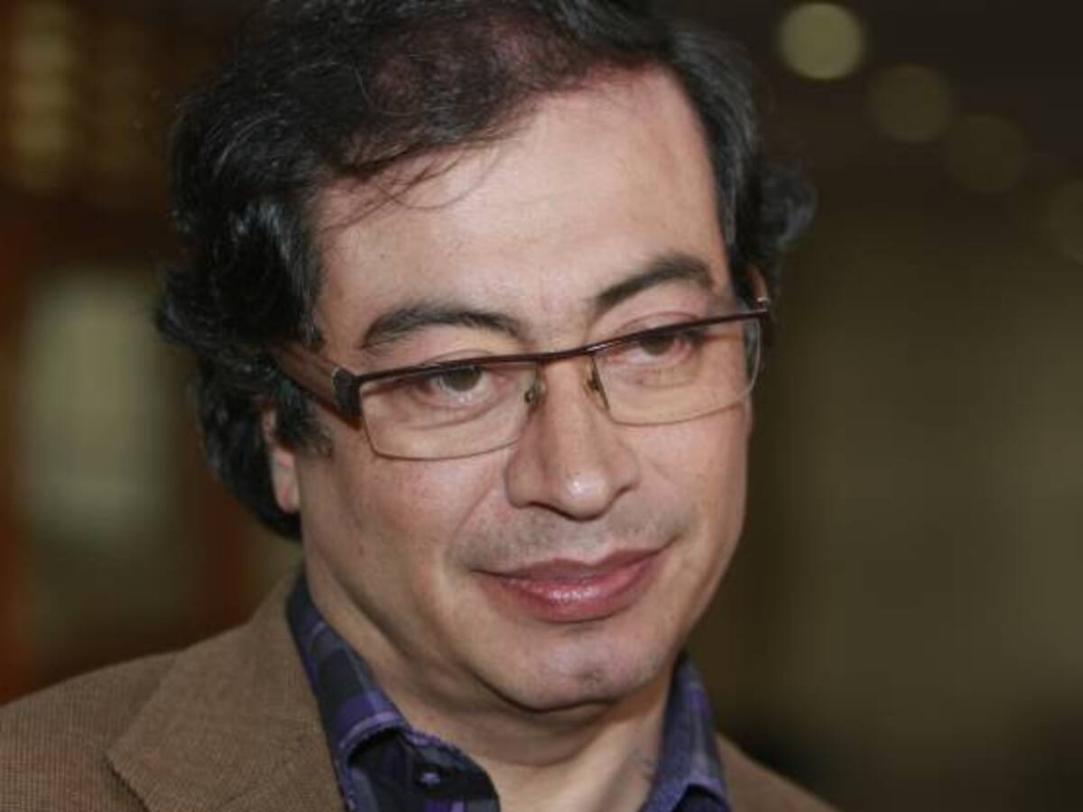 ¿Y si la historia oficial sobre el Palacio de Justicia no es cierta?: Petro