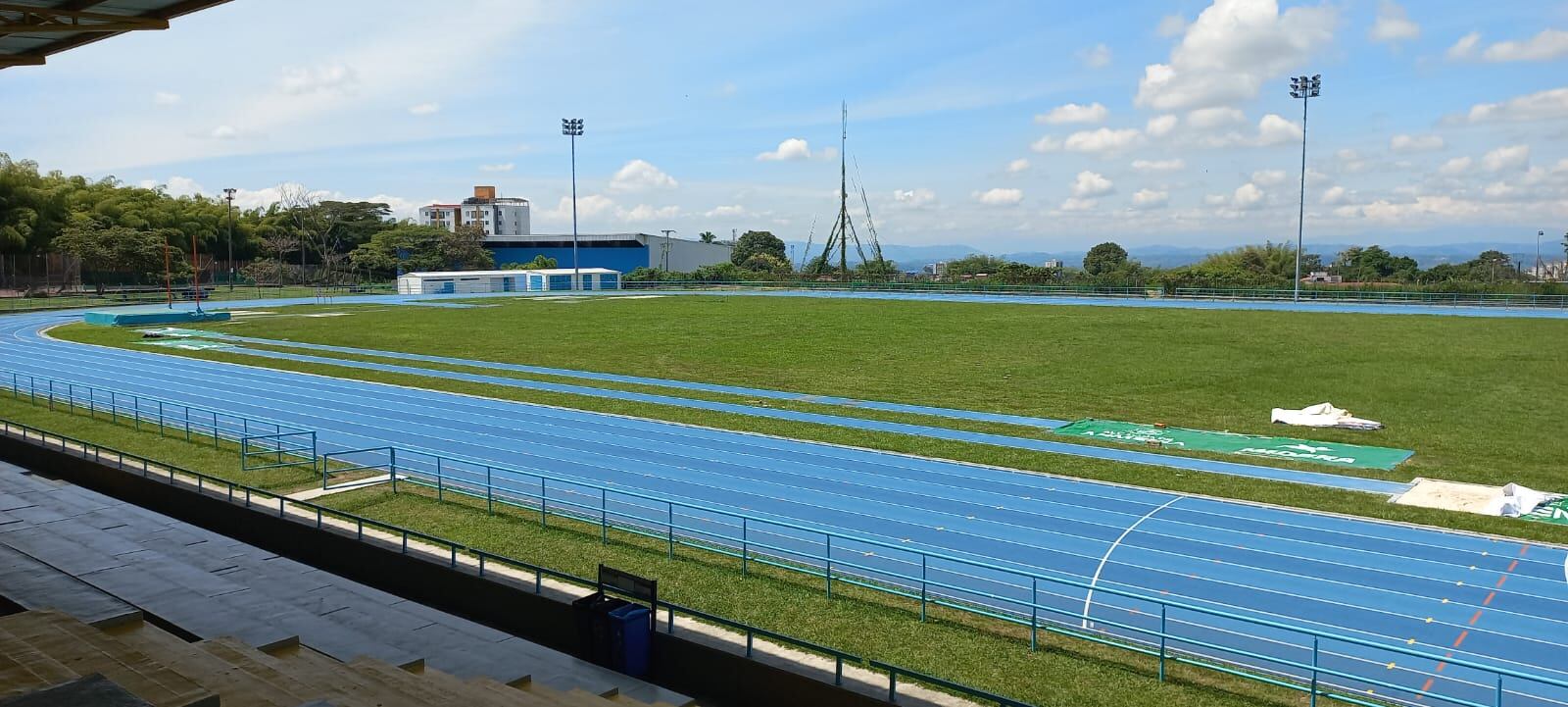 Hermoso estadio de Atletismo de Armenia listo para los Juegos Nacionales Juveniles. Foto: Vanessa Porras