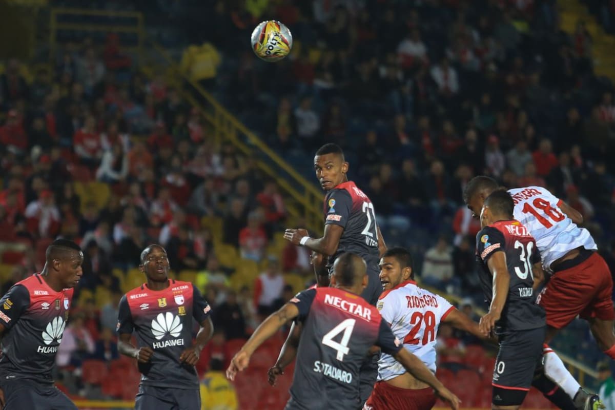 William Tesillo, barranquillero de 26 años, defensa central del Independiente Santa Fe, es uno de los defensores preseleccionados para la Copa América