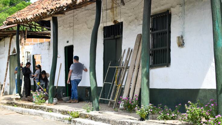 Voluntarios restauran fachadas en Ambalema, Tolima