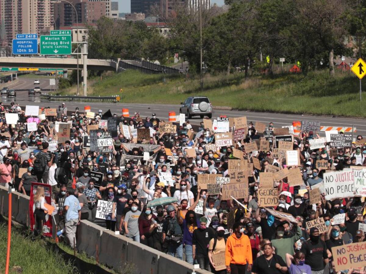 Hombre intentó arrollar a multitud en protesta por muerte de George Floyd