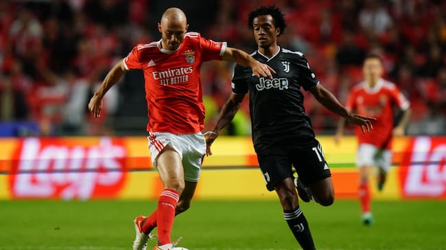 Juan Guillermo Cuadrado durante el partido de Juventus ante Benfica (Foto por Gualter Fatia/Getty Images)