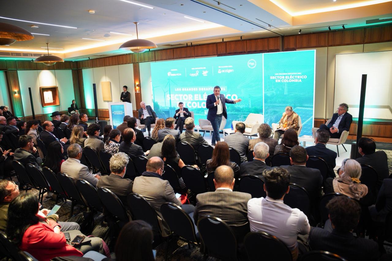 El encuentro se dio el jueves 4 de diciembre en el Gun Club de Bogotá. | Foto: Caracol Radio