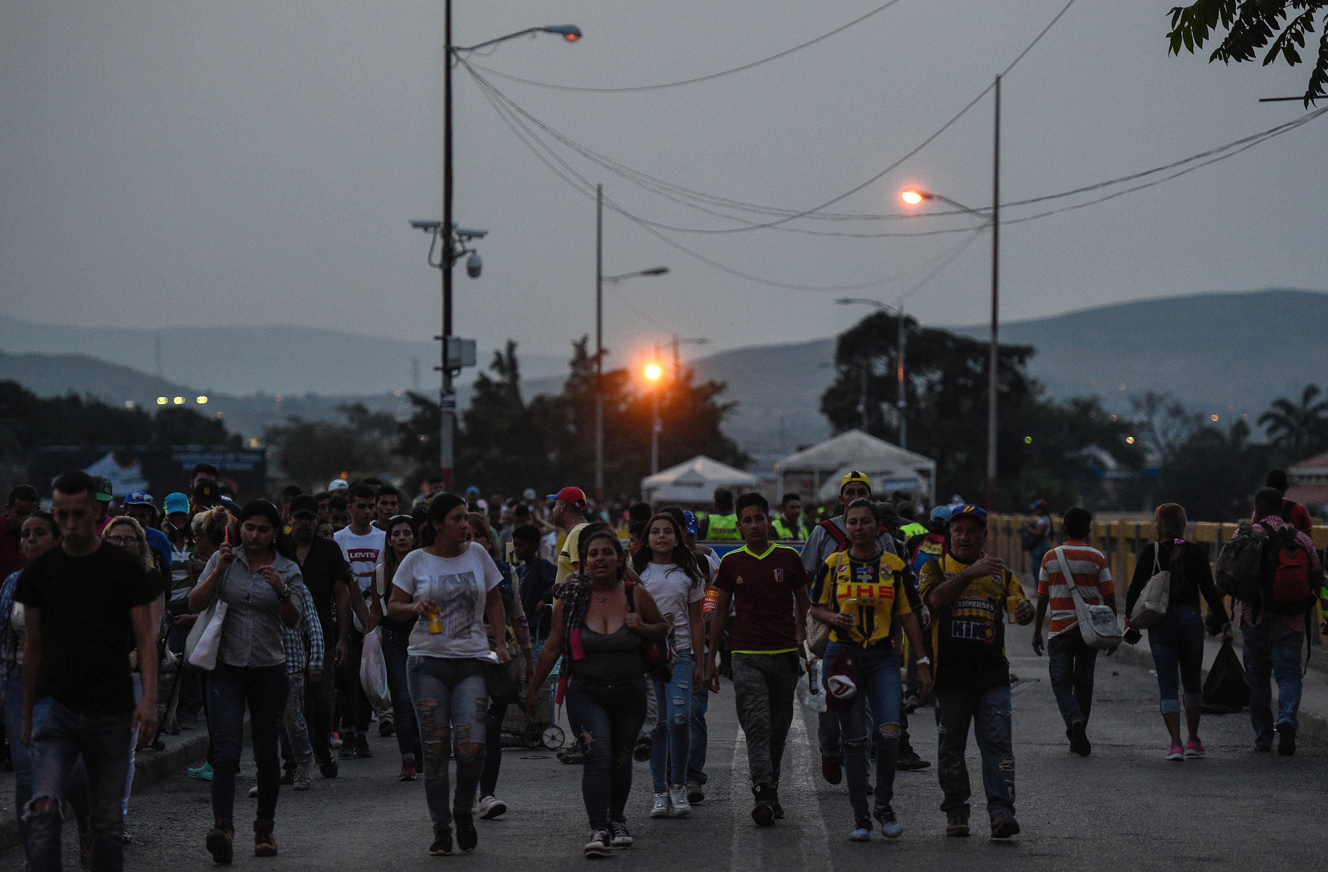 Venezuelans cross the Simon Bolivar International Bridge from Cucuta, Colombia, to San Antonio del Tachira, Venezuela, on February 22, 2019. (Photo by FEDERICO PARRA / AFP)        (Photo credit should read FEDERICO PARRA/AFP via Getty Images)
