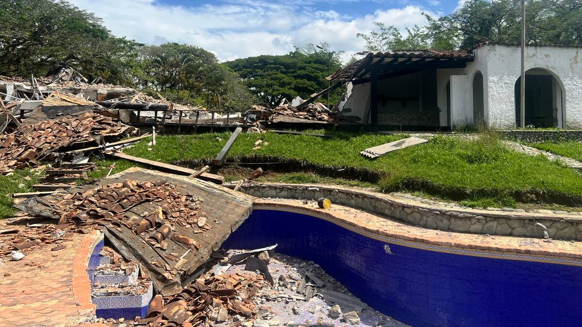 Con maquinaria pesada destruyen finca que busca recuperar la SAE en La Tebaida, Quindío