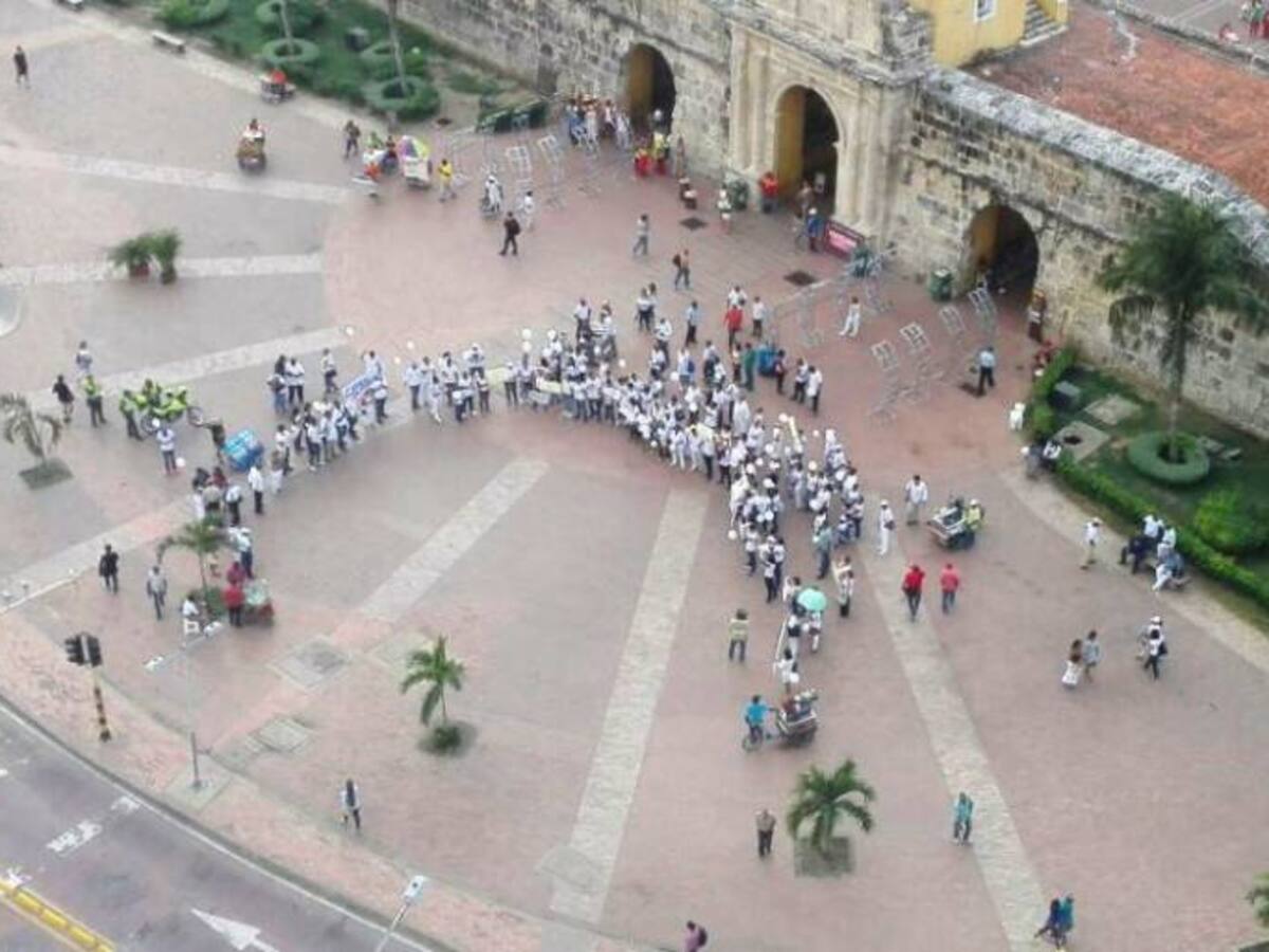 Familiares de universitario asesinado realizaron un plantón en la Plaza de la Paz
