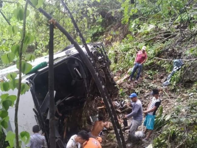 Cuatro muertos y doce heridos deja accidente de bus en Norte de Santander
