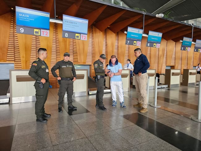 Migración Colombia deportó a extranjero fue detectado en Palmira tras reingresar de manera irregular al país pese a una sanción migratoria vigente.
