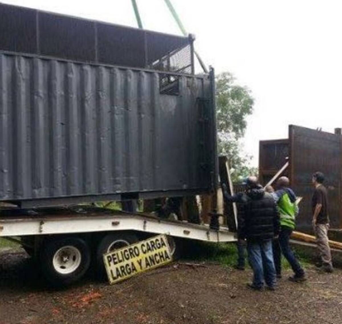 Ingresó solo al guacal, que ubicado en una camabaja, sería su medio de transporte. 