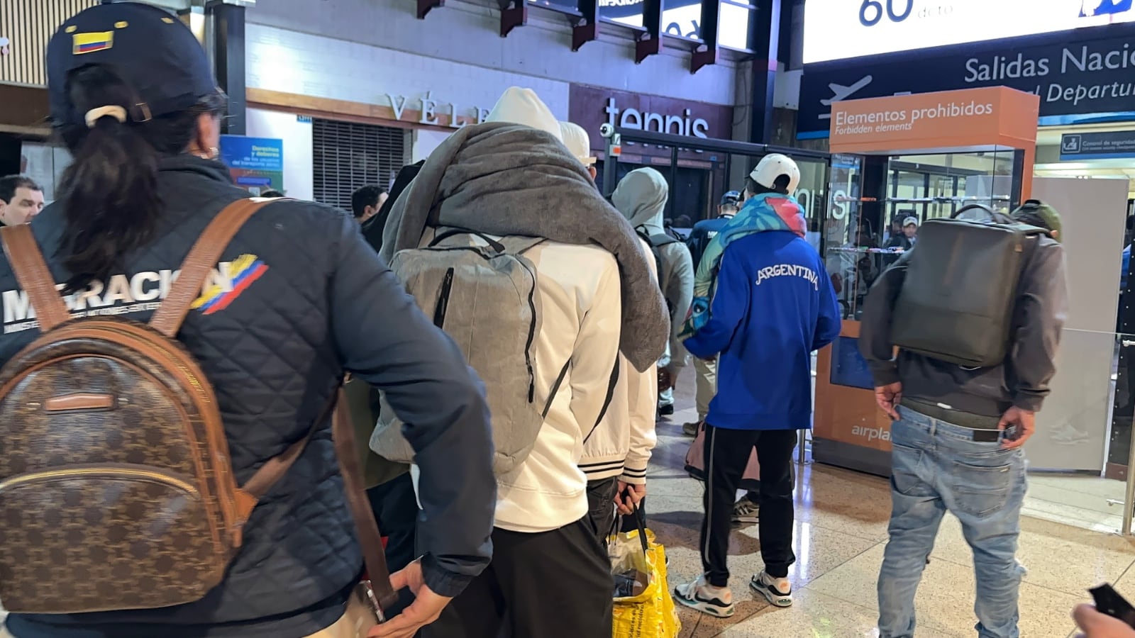 Nueve venezolanos expulsados desde Medellín. Foto: Cortesía de la Alcaldía de Medellín.