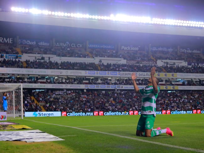 Harold Preciado celebra el gol del triunfo de Santos Laguna ante Querétaro. (Photo by Cesar Gomez/Jam Media/Getty Images)